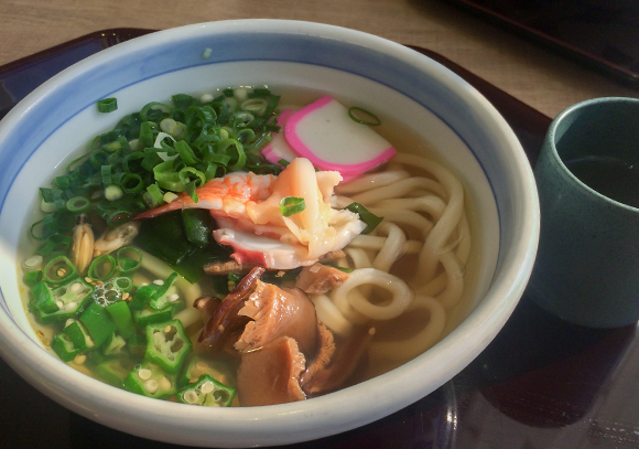サービスエリアのうどん
